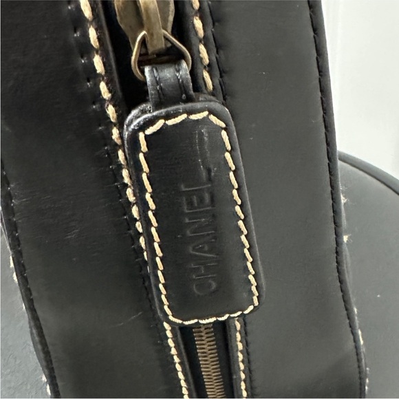 GORGEOUS Authentic CHANEL Black Calfskin Wild Stitch Surpique shoulder bag - Picture 16 of 16